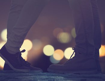 רגלי זוג אוהבים